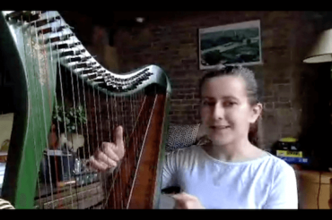 Live no 9: Placing three fingers